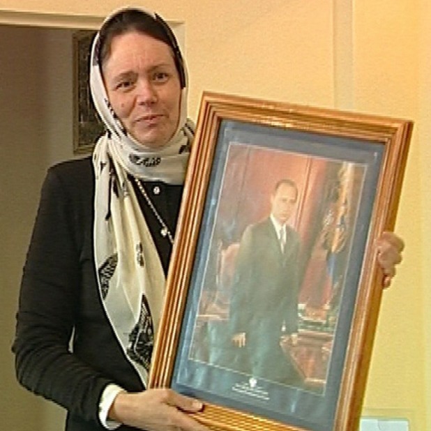 Светлана Фролова с иконата на "свети Путин" Светлана Фролова с иконата на "свети Путин"