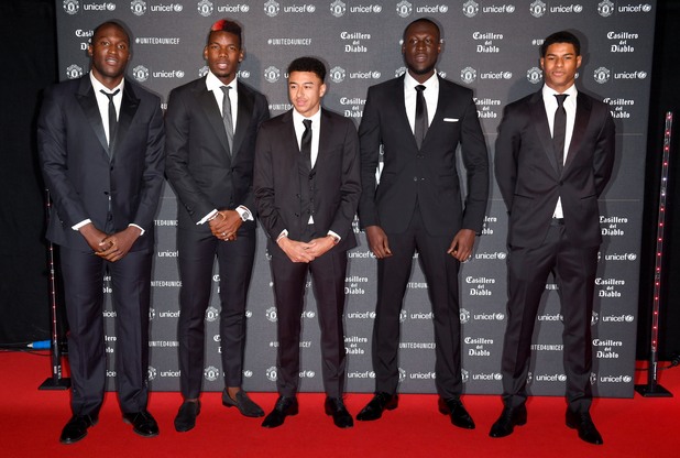 От ляво надясно: Лукаку, Погба, Лингард, рапърът Stormzy и Рашфорд От ляво надясно: Лукаку, Погба, Лингард, рапърът Stormzy и Рашфорд