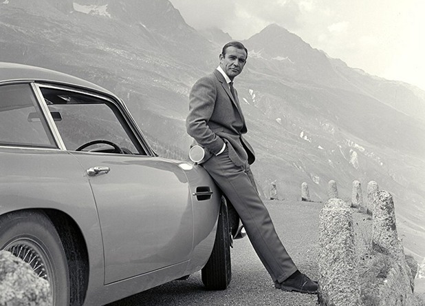 Джеймс Бонд и неговият Aston Martin Джеймс Бонд и неговият Aston Martin