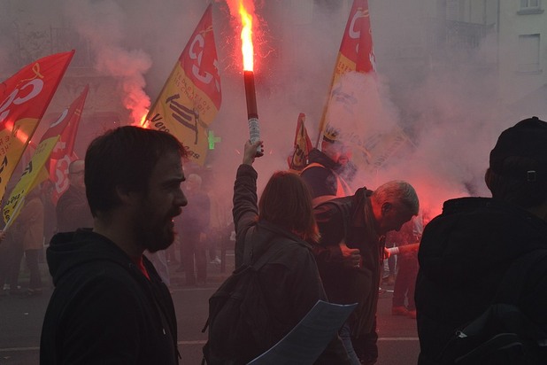 Протест срещу Еманюел Макрон във Франция Протест срещу Еманюел Макрон във Франция