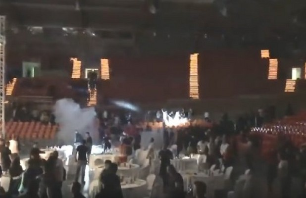 Бой между фенове в зала "Колодрума" Бой между фенове в зала "Колодрума"