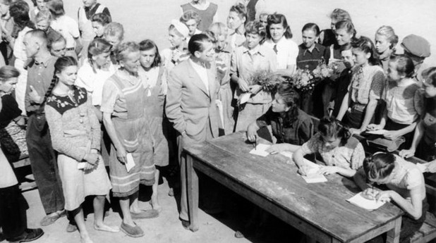 Германски жени преди освобождаването им от лагер в СССР (1947 г.) Германски жени преди освобождаването им от лагер в СССР (1947 г.)