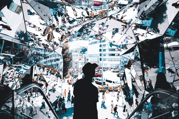 Конър Хендерсън, Австралия - The mirrored entrance of Tokyu Plaza Конър Хендерсън, Австралия - The mirrored entrance of Tokyu Plaza