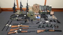 Откритите оръжия в дома на Хасън Откритите оръжия в дома на Хасън
