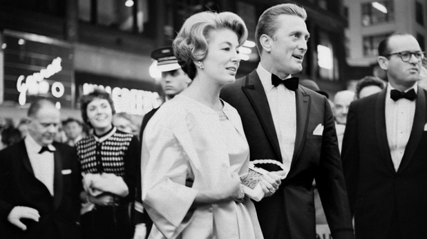 Кърк Дъглас на премиерата на „Спартак“, Чикаго, 1960 Кърк Дъглас на премиерата на „Спартак“, Чикаго, 1960