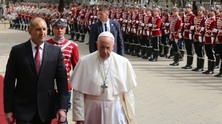 pope-bg-2