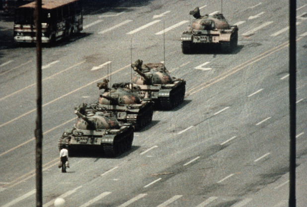 Мъжът пред танковете - площад Тянанмън 1989 г. Мъжът пред танковете - площад Тянанмън 1989 г.